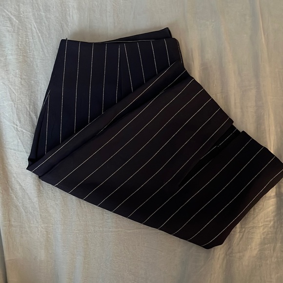 Studious pinstripe pencil skirt - Picture 2 of 4